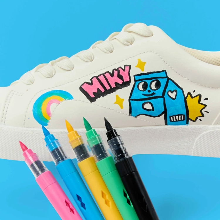 FEU11_BRUSH-POWER_SHOE-MINE_FC.webp